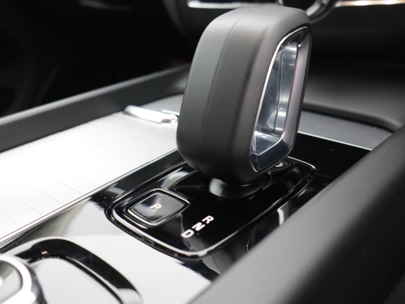 2025 (74) VOLVO XC60 2.0 B5P Plus Dark 5dr AWD Geartronic 5091924