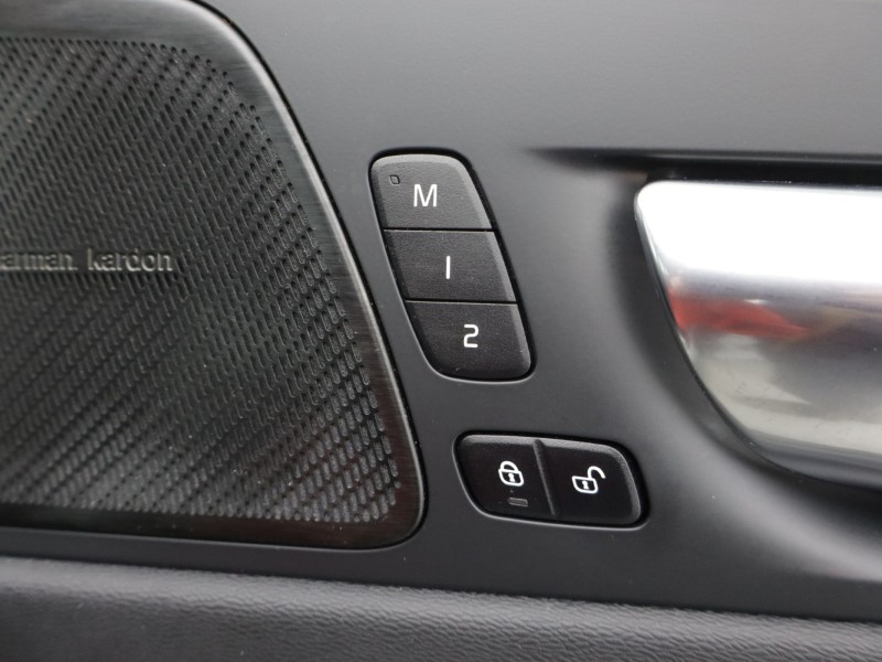 2025 (74) VOLVO XC60 2.0 B5P Plus Dark 5dr AWD Geartronic 5091897