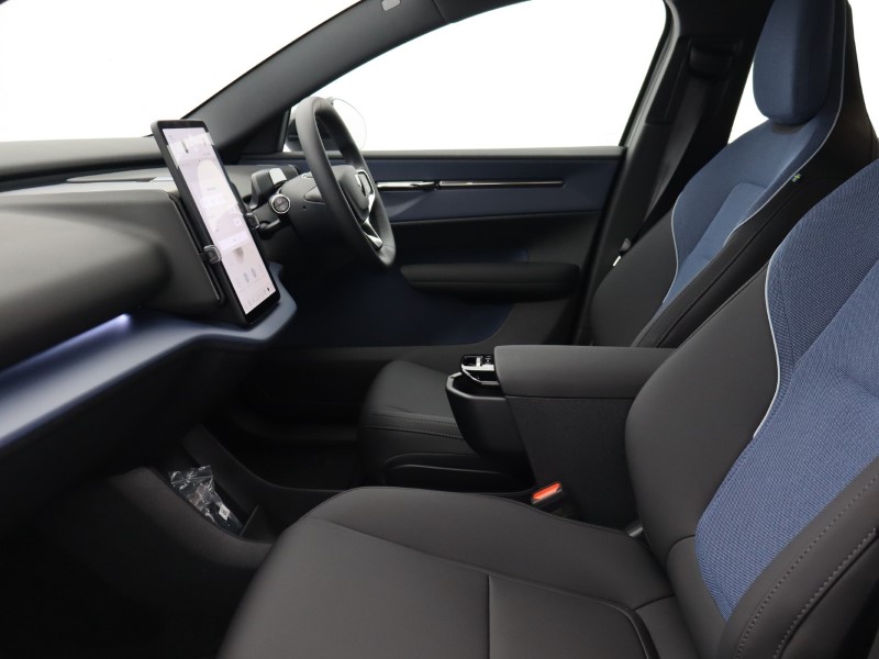 2025 (75) VOLVO EX30 200kW SM Extended Range Plus 69kWh 5dr Auto 5099368