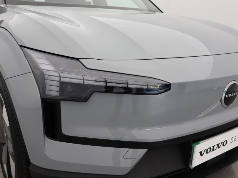 2025 (75) VOLVO EX30 200kW SM Extended Range Plus 69kWh 5dr Auto 5099363