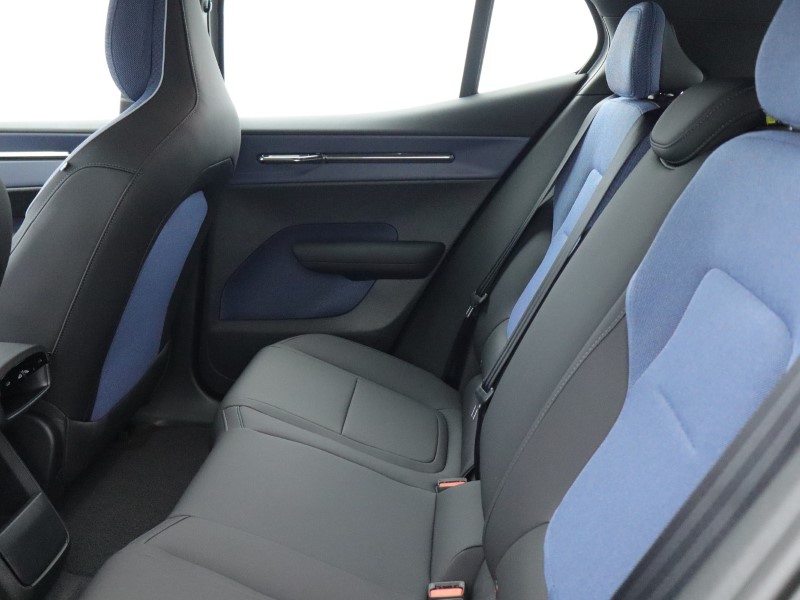 2025 (75) VOLVO EX30 200kW SM Extended Range Plus 69kWh 5dr Auto 5099371