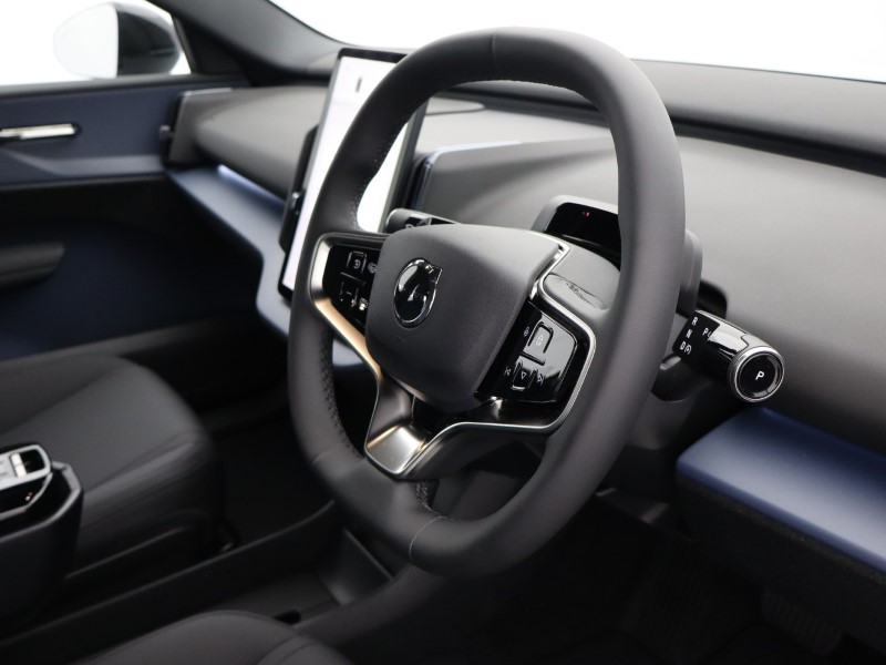 2025 (75) VOLVO EX30 200kW SM Extended Range Plus 69kWh 5dr Auto 5099384