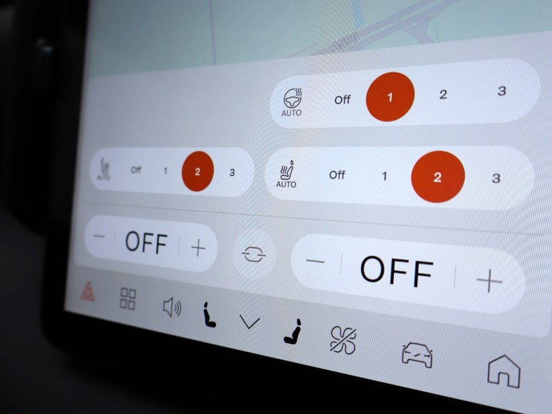 2025 (75) VOLVO EX30 200kW SM Extended Range Plus 69kWh 5dr Auto 5099405