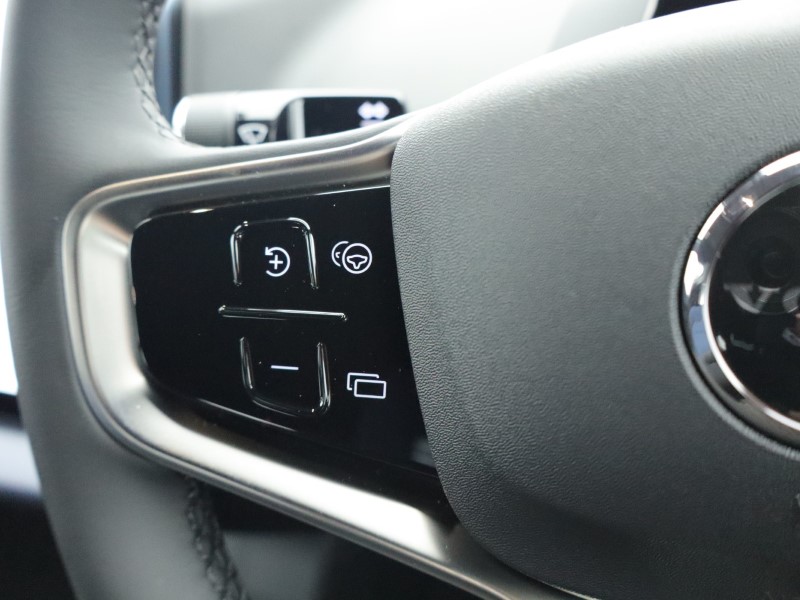 2025 (75) VOLVO EX30 200kW SM Extended Range Plus 69kWh 5dr Auto 5099397