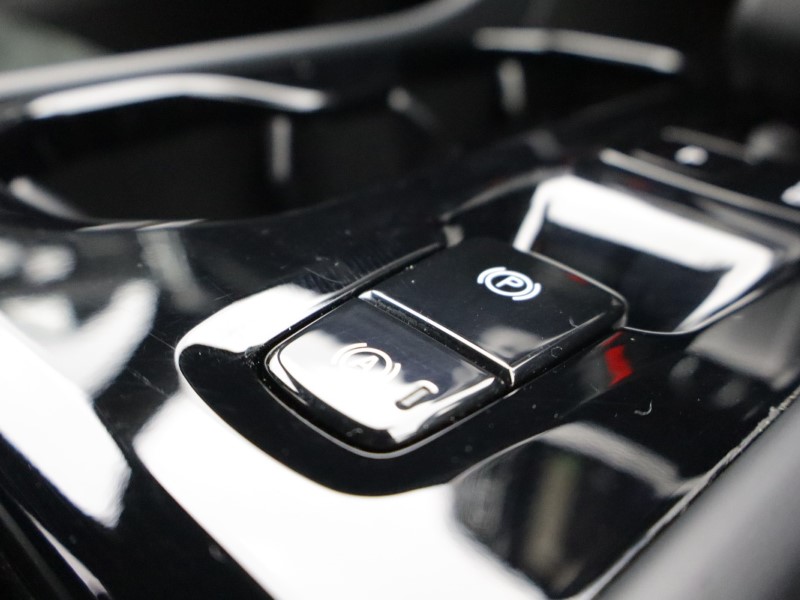 2025 (74) VOLVO XC40 2.0 B3P Ultra Dark 5dr Auto 5121055