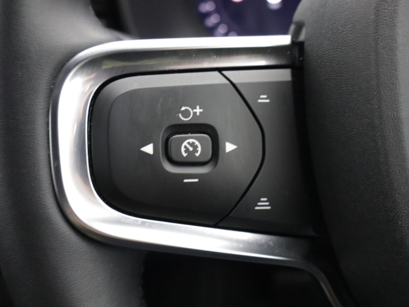 2025 (74) VOLVO XC40 2.0 B3P Ultra Dark 5dr Auto 5121043