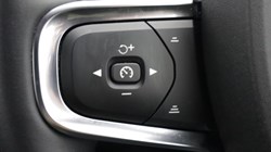 2025 (74) VOLVO XC40 2.0 B3P Ultra Dark 5dr Auto 5121043