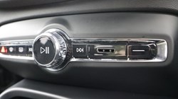 2025 (74) VOLVO XC40 2.0 B3P Ultra Dark 5dr Auto 5121053