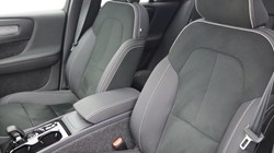 2025 (74) VOLVO XC40 2.0 B3P Ultra Dark 5dr Auto 5121024