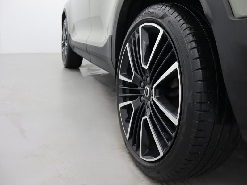 2025 (74) VOLVO XC40 2.0 B3P Ultra Dark 5dr Auto 5121100