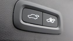 2025 (74) VOLVO XC40 2.0 B3P Ultra Dark 5dr Auto 5121016