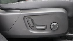 2025 (74) VOLVO XC40 2.0 B3P Ultra Dark 5dr Auto 5121033