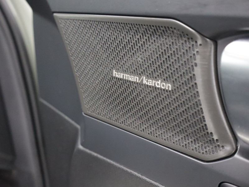 2025 (74) VOLVO XC40 2.0 B3P Ultra Dark 5dr Auto 5121028