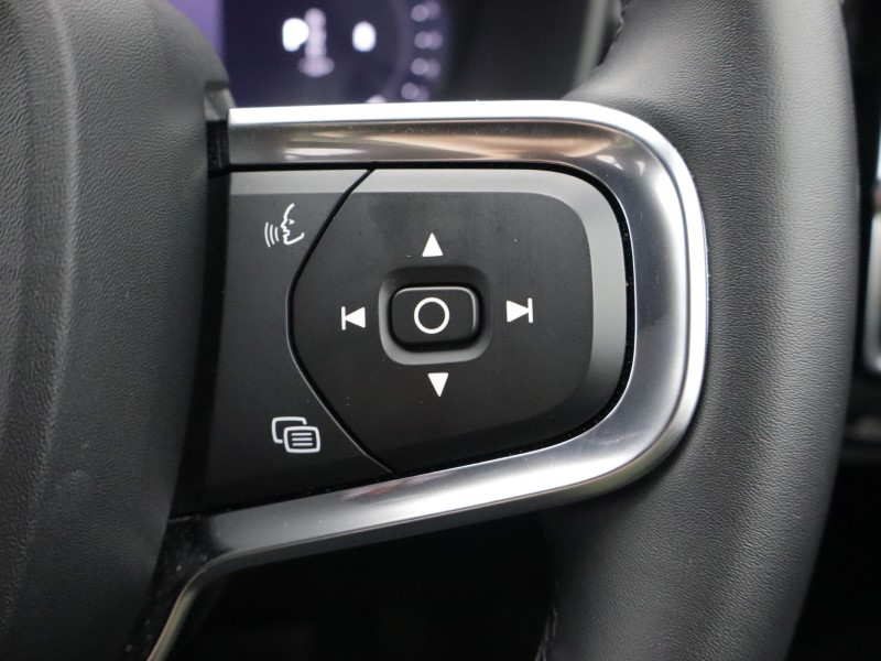 2025 (74) VOLVO XC40 2.0 B3P Ultra Dark 5dr Auto 5121044