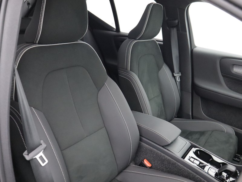 2025 (74) VOLVO XC40 2.0 B3P Ultra Dark 5dr Auto 5121035