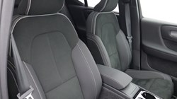 2025 (74) VOLVO XC40 2.0 B3P Ultra Dark 5dr Auto 5121035