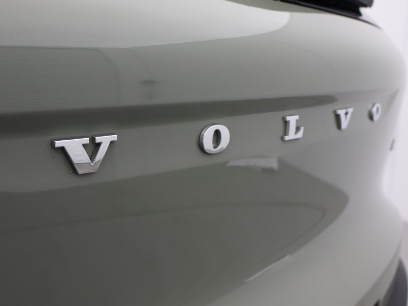 2025 (74) VOLVO XC40 2.0 B3P Ultra Dark 5dr Auto 5121012