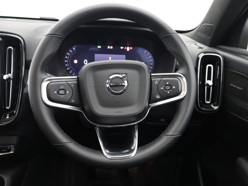 2025 (74) VOLVO XC40 2.0 B3P Ultra Dark 5dr Auto 5121042