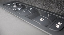 2025 (74) VOLVO XC40 2.0 B3P Ultra Dark 5dr Auto 5121029