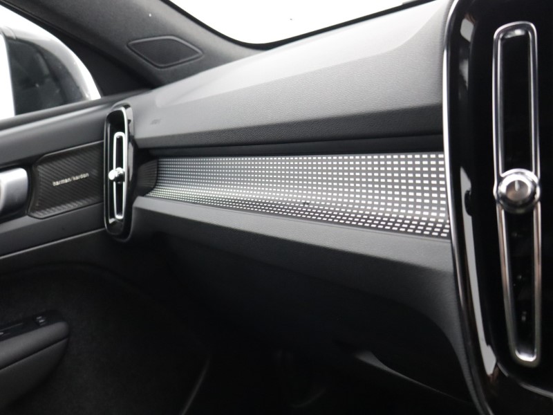 2025 (74) VOLVO XC40 2.0 B3P Ultra Dark 5dr Auto 5121056