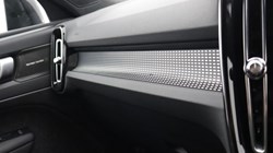 2025 (74) VOLVO XC40 2.0 B3P Ultra Dark 5dr Auto 5121056