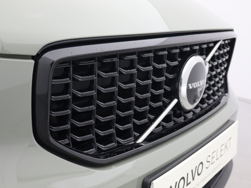 2025 (74) VOLVO XC40 2.0 B3P Ultra Dark 5dr Auto 5121006