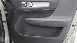 2025 (74) VOLVO XC40 2.0 B4P Ultra Dark 5dr Auto 5215160