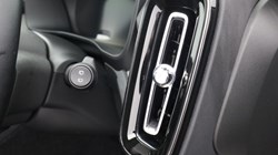 2025 (74) VOLVO XC40 2.0 B4P Ultra Dark 5dr Auto 5215165