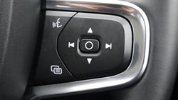 2025 (74) VOLVO XC40 2.0 B4P Ultra Dark 5dr Auto 5215183