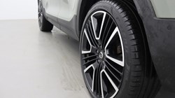 2025 (74) VOLVO XC40 2.0 B4P Ultra Dark 5dr Auto 5215157