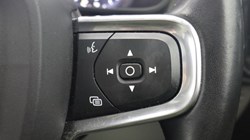 2020 (70) VOLVO XC40 2.0 B5P Inscription Pro 5dr AWD Auto 5109880