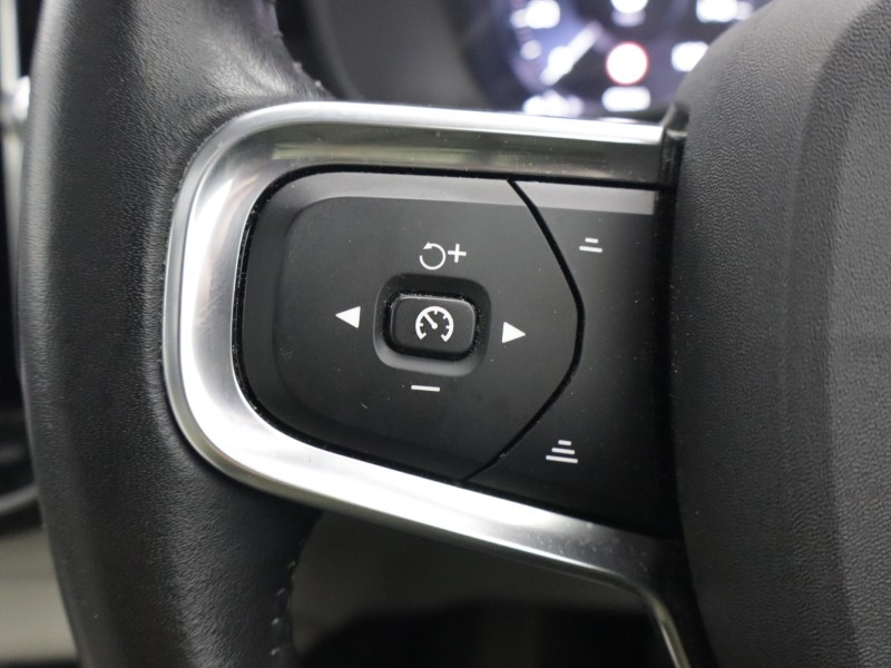 2020 (70) VOLVO XC40 2.0 B5P Inscription Pro 5dr AWD Auto 5109879