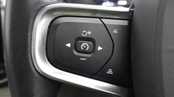 2020 (70) VOLVO XC40 2.0 B5P Inscription Pro 5dr AWD Auto 5109879