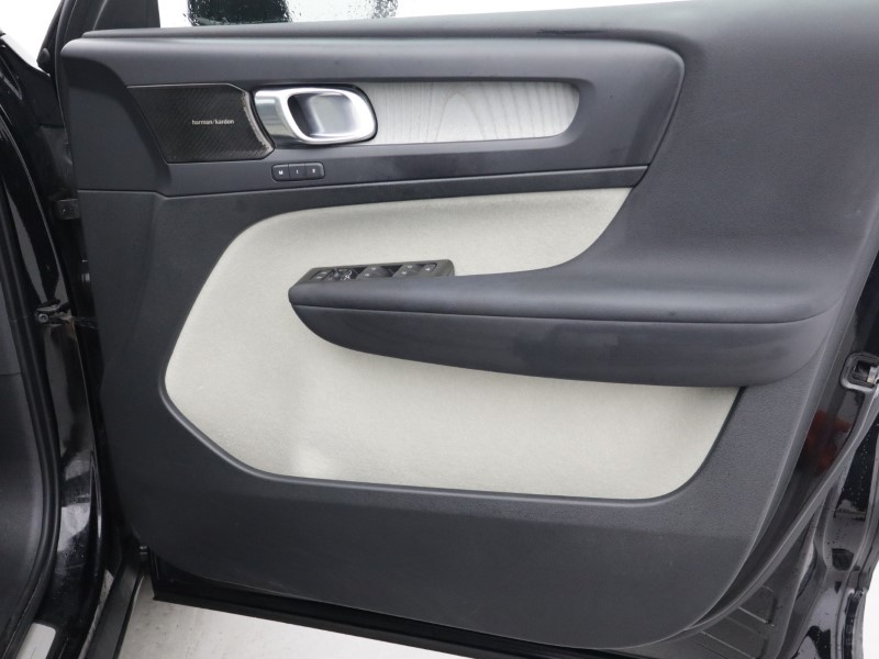 2020 (70) VOLVO XC40 2.0 B5P Inscription Pro 5dr AWD Auto 5109857