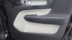 2020 (70) VOLVO XC40 2.0 B5P Inscription Pro 5dr AWD Auto 5109857