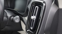 2020 (70) VOLVO XC40 2.0 B5P Inscription Pro 5dr AWD Auto 5109862