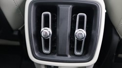 2020 (70) VOLVO XC40 2.0 B5P Inscription Pro 5dr AWD Auto 5109876