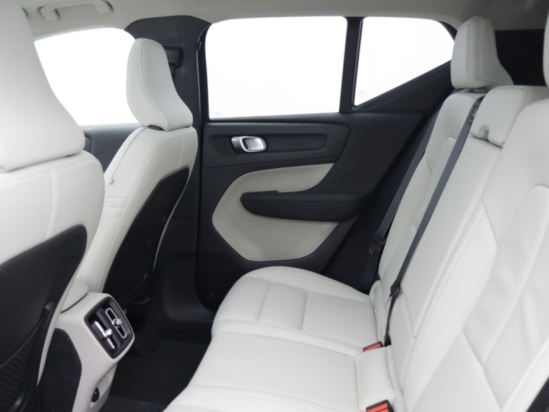 2020 (70) VOLVO XC40 2.0 B5P Inscription Pro 5dr AWD Auto 5109856