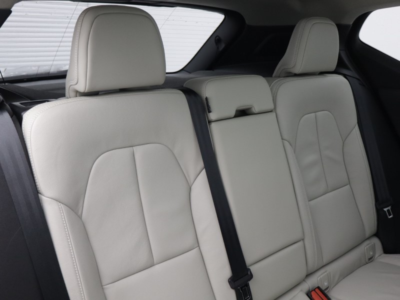 2020 (70) VOLVO XC40 2.0 B5P Inscription Pro 5dr AWD Auto 5109873