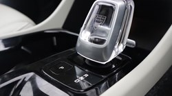 2020 (70) VOLVO XC40 2.0 B5P Inscription Pro 5dr AWD Auto 5109889