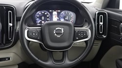 2020 (70) VOLVO XC40 2.0 B5P Inscription Pro 5dr AWD Auto 5109878
