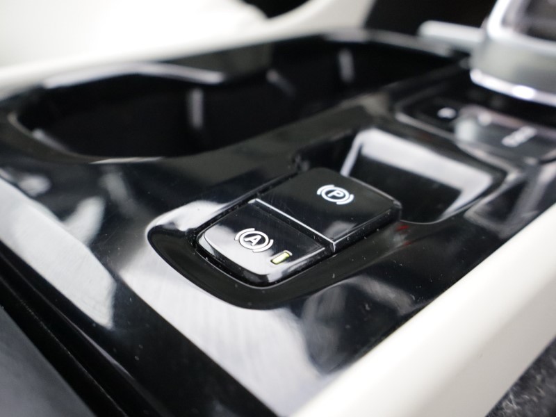 2020 (70) VOLVO XC40 2.0 B5P Inscription Pro 5dr AWD Auto 5109891