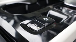 2020 (70) VOLVO XC40 2.0 B5P Inscription Pro 5dr AWD Auto 5109891