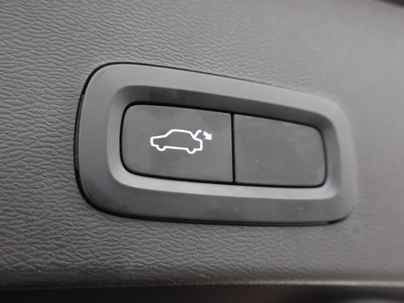 2020 (70) VOLVO XC40 2.0 B5P Inscription Pro 5dr AWD Auto 5109851