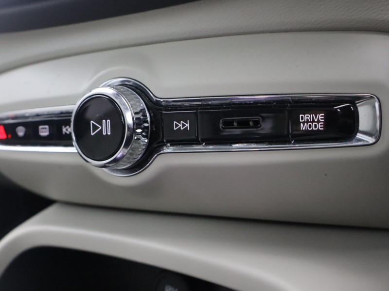 2020 (70) VOLVO XC40 2.0 B5P Inscription Pro 5dr AWD Auto 5109886