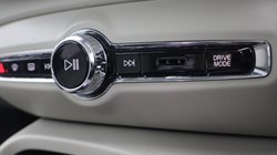 2020 (70) VOLVO XC40 2.0 B5P Inscription Pro 5dr AWD Auto 5109886