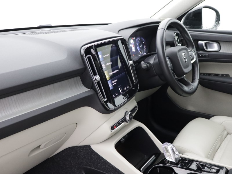 2020 (70) VOLVO XC40 2.0 B5P Inscription Pro 5dr AWD Auto 5109869