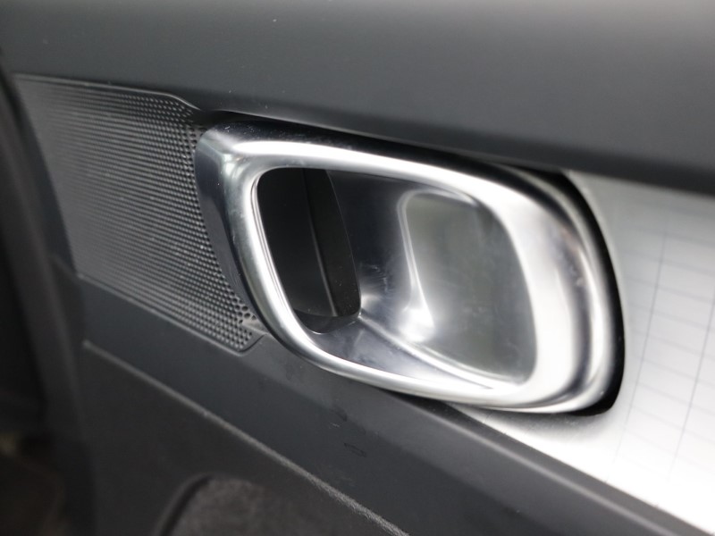 2023 (73) VOLVO XC40 2.0 B3P Core 5dr Auto 5200770