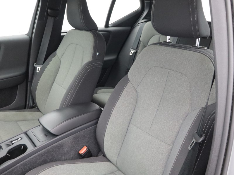 2023 (73) VOLVO XC40 2.0 B3P Core 5dr Auto 5200776