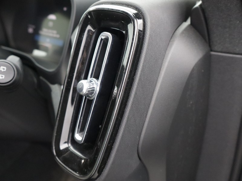 2023 (73) VOLVO XC40 2.0 B3P Core 5dr Auto 5200771